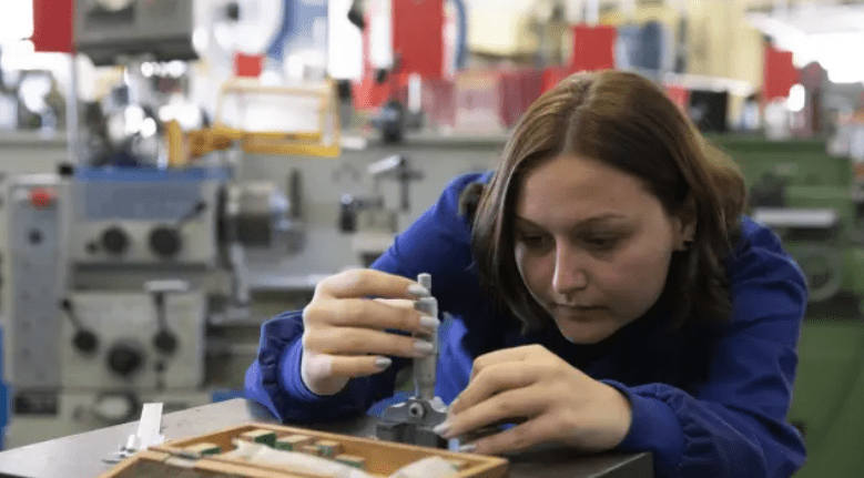 La tasa de empleo entre los graduados de FP es del 73%, cinco puntos más que la media