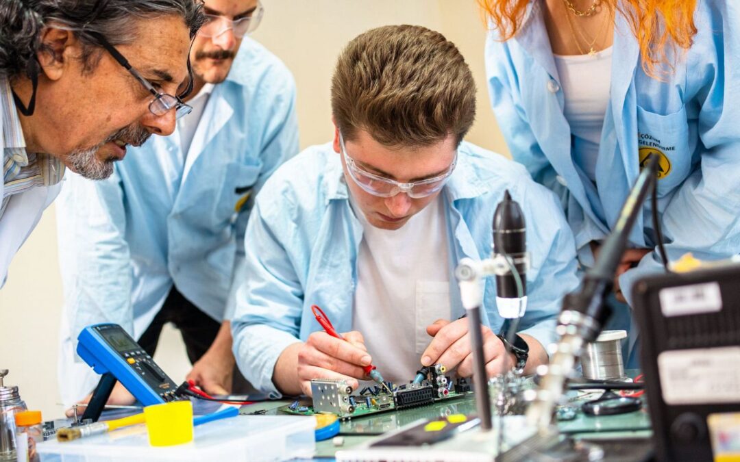 La Formación Profesional gana terreno como opción muy valorada entre los estudiantes por su inserción laboral