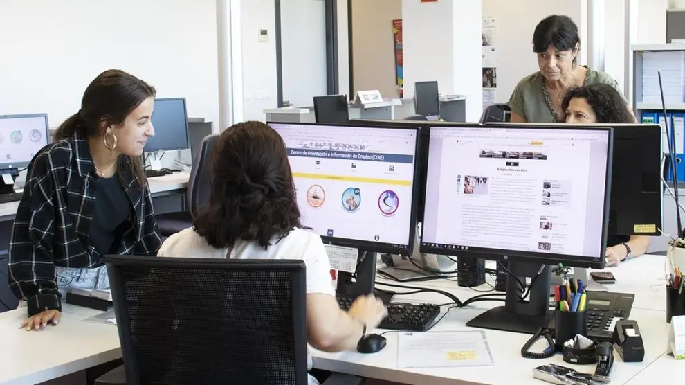 Universidades y empresas presentan el ‘Libro Blanco de las Prácticas’ y piden a Trabajo mantenerlas «en el ámbito educativo»