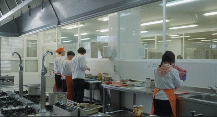 El rendimiento académico del alumnado presencial de los centros privados de FP supera al de la red pública