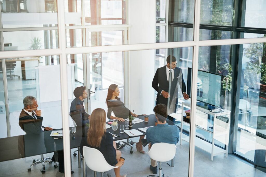 CEOE destaca el impulso determinante del sector privado en la creación de empleo