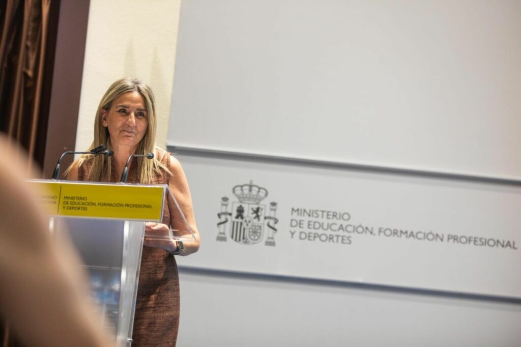 El Ministerio de Educación, FP y Deportes firma con 35 empresas la creación de cinco hubs de Formación Profesional